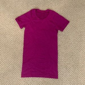 🚨Super cute magenta pink swiftly tech size 2!!!🚨⚠️